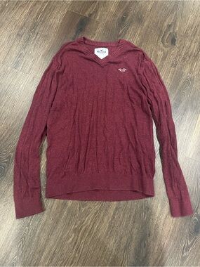 Hollister Men's V-Neck Sweater in Wine Red
